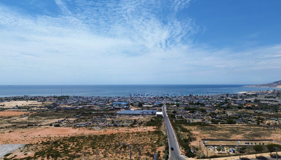 Cận cảnh đường nối Quốc lộ 1 băng qua "tiểu sa mạc" ở Ninh Thuận  - Ảnh 4.