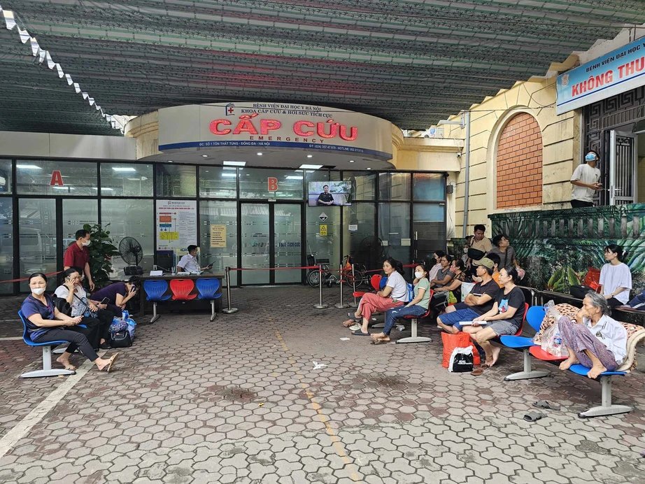 Vụ ch&aacute;y chung cư mini ở H&agrave; Nội: Tho&aacute;t chết sau 4 tiếng đấu với lửa - Ảnh 1.