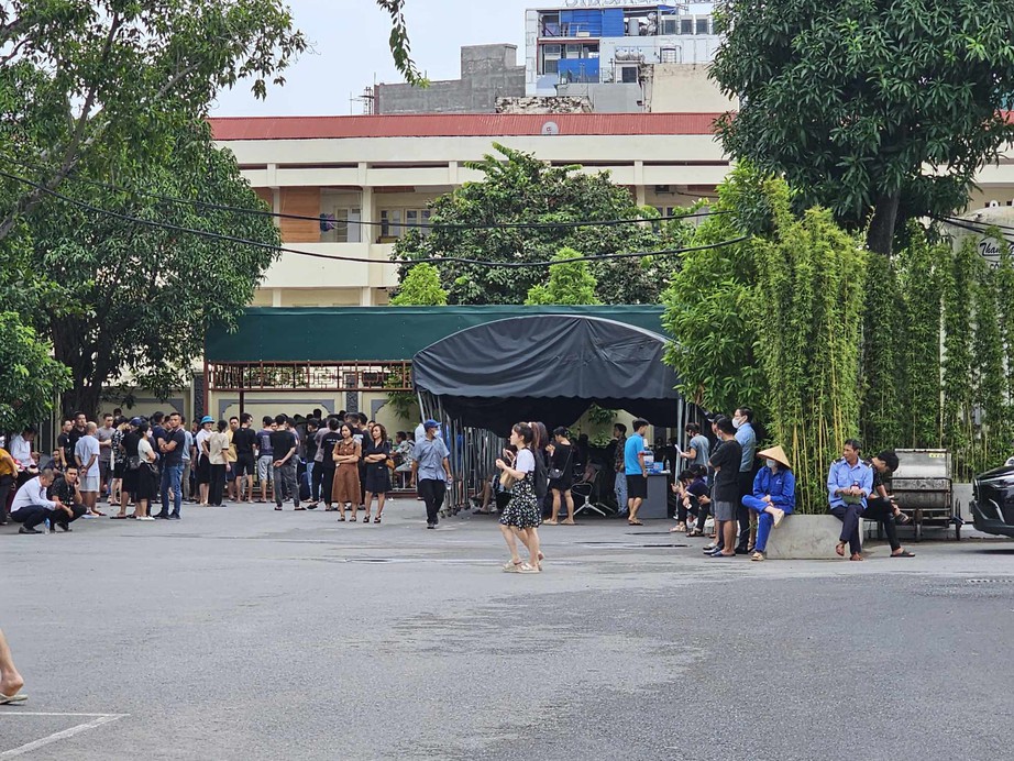 Vụ ch&aacute;y chung cư mini ở H&agrave; Nội: Đi t&igrave;m ph&eacute;p m&agrave;u ở 3 bệnh viện - Ảnh 2.