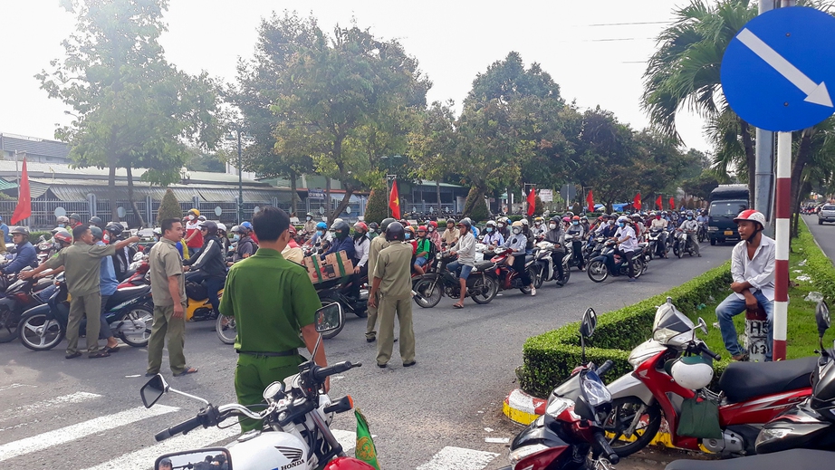 Vĩnh Long: 1 nam sinh tử vong tại chỗ sau va chạm với xe tải - Ảnh 2.