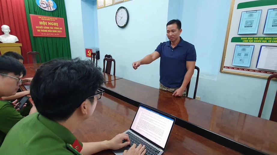 Tạm giữ hình sự nghi can đâm chết người đàn ông đi cùng "bạn gái" - Ảnh 1. Tạm giữ hình sự nghi can đâm chết người đàn ông đi cùng "bạn gái" - Ảnh 1.