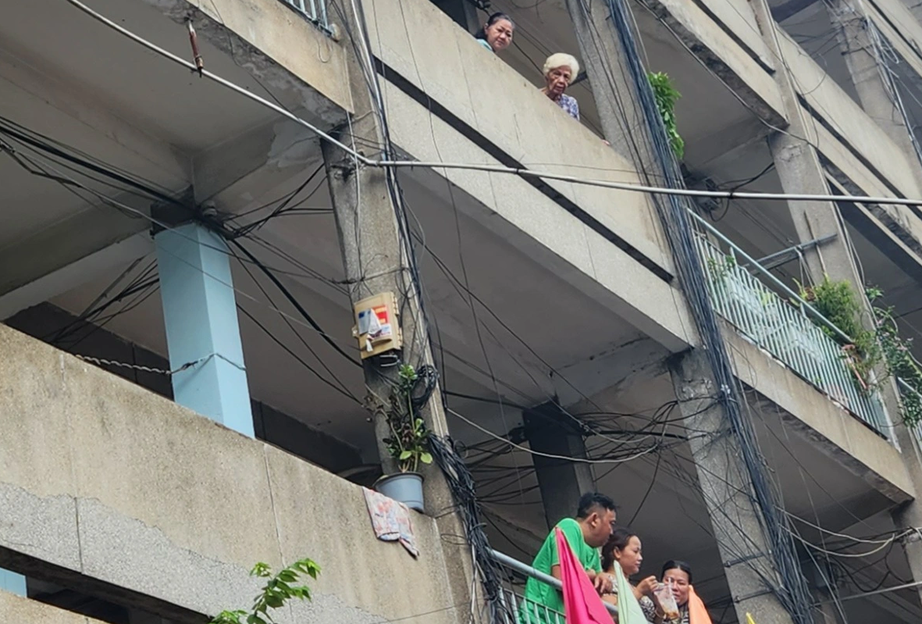 TP.HCM: Hỏa hoạn rình rập ở những chung cư mini, căn hộ dịch vụ, chung cư xuống cấp - Ảnh 9. TP.HCM: Hỏa hoạn rình rập ở những chung cư mini, căn hộ dịch vụ, chung cư xuống cấp - Ảnh 9.