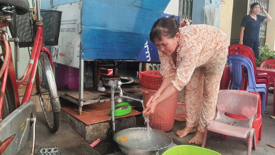 Gi&aacute; nước sinh hoạt tại Quảng Ng&atilde;i tăng "dựng đứng" v&igrave; sao? - Ảnh 2.