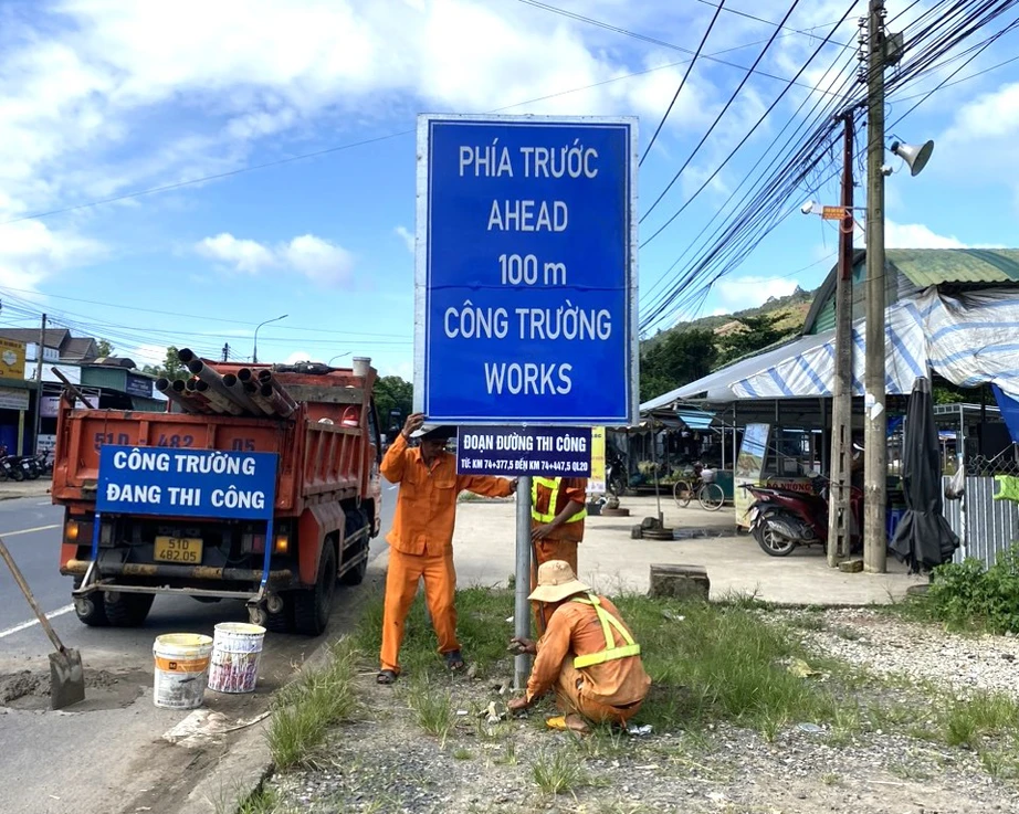 Đang th&aacute;o dỡ trạm BOT tr&ecirc;n QL20 ở cửa ng&otilde; Đồng Nai đi Đ&agrave; Lạt - Ảnh 1.