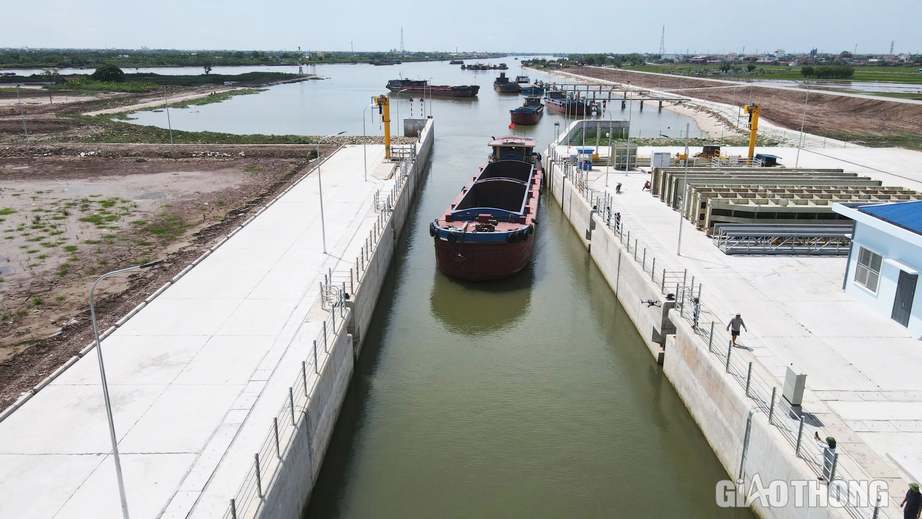 C&ocirc;ng bố mở luồng đường thủy nội địa quốc gia k&ecirc;nh Nghĩa Hưng - Ảnh 1.