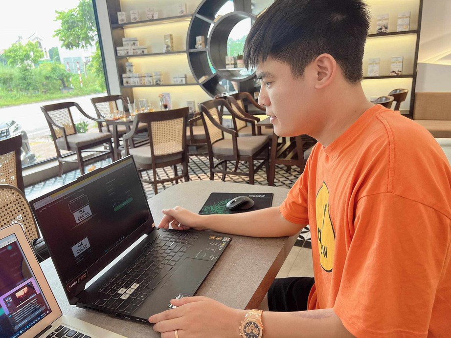 Người tr&uacute;ng đấu gi&aacute; 19A &ndash; 555.55: T&ocirc;i đ&atilde; chiến thắng ở những gi&acirc;y cuối c&ugrave;ng - Ảnh 2.