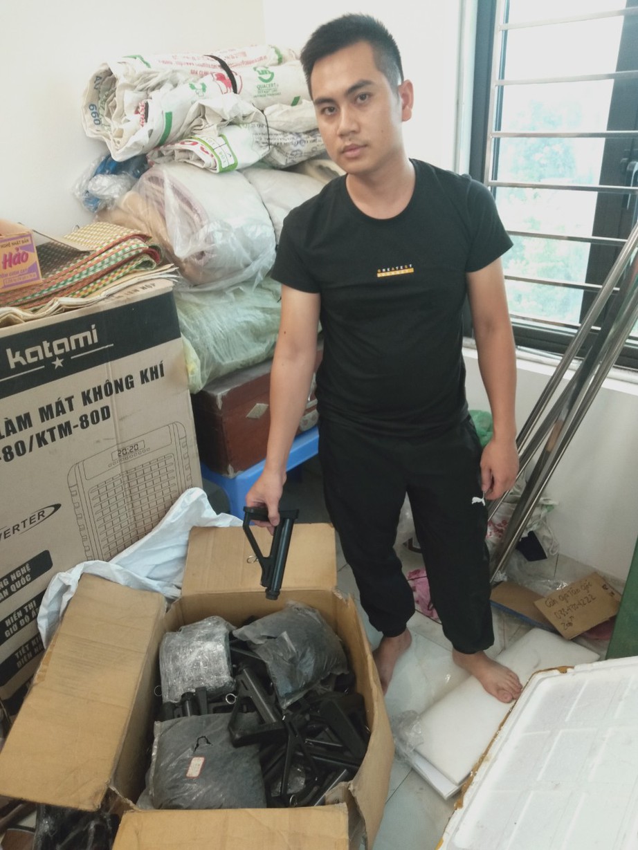 Gia Lai: Bắt 7 đối tượng đường d&acirc;y mua b&aacute;n, t&agrave;ng trữ tr&aacute;i ph&eacute;p vũ kh&iacute; qu&acirc;n dụng - Ảnh 2.