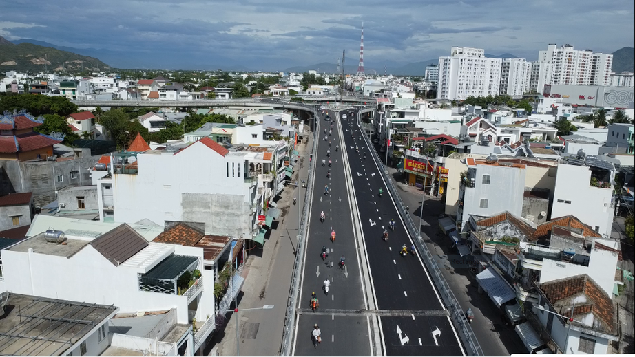 Niềm vui khi cầu X&oacute;m B&oacute;ng v&agrave; n&uacute;t giao Ngọc Hội th&ocirc;ng xe - Ảnh 4.