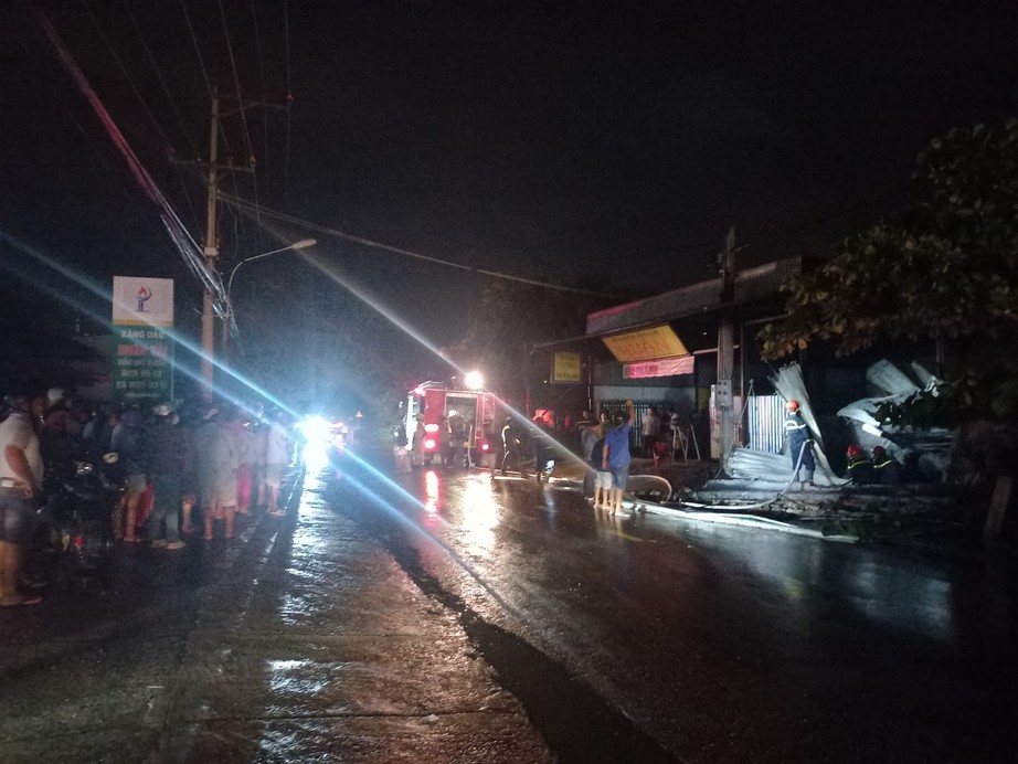 Vụ ch&aacute;y tiệm sửa xe ở Phan Thiết: Nạn nh&acirc;n thứ 4 đ&atilde; tử vong - Ảnh 1.