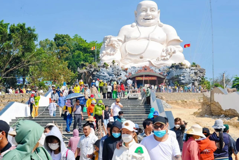 Đi chơi xuy&ecirc;n b&atilde;o, nhiều điểm du lịch ở An Giang v&agrave; Đồng Th&aacute;p chật k&iacute;n kh&aacute;ch tham quan - Ảnh 1.