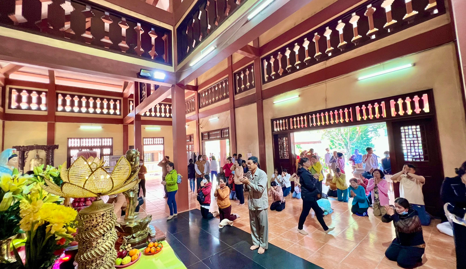 Đi chơi xuy&ecirc;n b&atilde;o, nhiều điểm du lịch ở An Giang v&agrave; Đồng Th&aacute;p chật k&iacute;n kh&aacute;ch tham quan - Ảnh 2.
