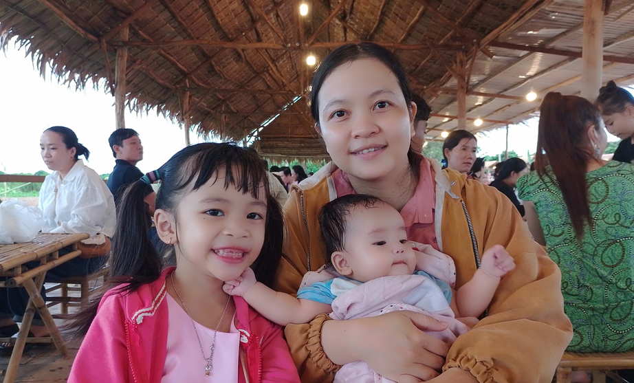 Đi chơi xuy&ecirc;n b&atilde;o, nhiều điểm du lịch ở An Giang v&agrave; Đồng Th&aacute;p chật k&iacute;n kh&aacute;ch tham quan - Ảnh 5.