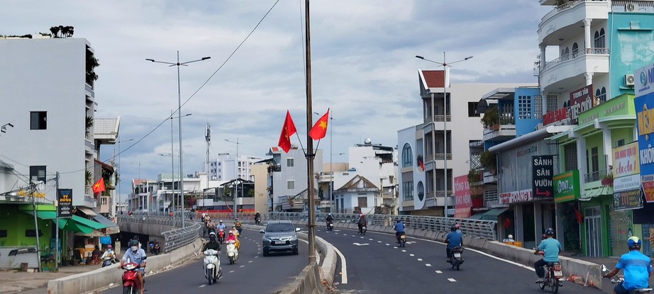 Niềm vui khi cầu X&oacute;m B&oacute;ng v&agrave; n&uacute;t giao Ngọc Hội th&ocirc;ng xe - Ảnh 3.