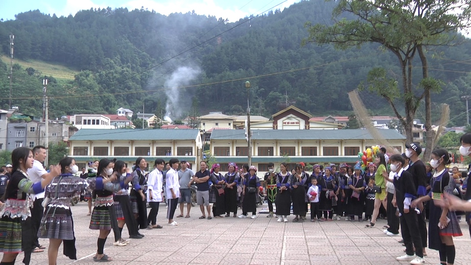 Phơi phới Tết Độc lập 2/9 ở T&acirc;y Bắc - Ảnh 3.