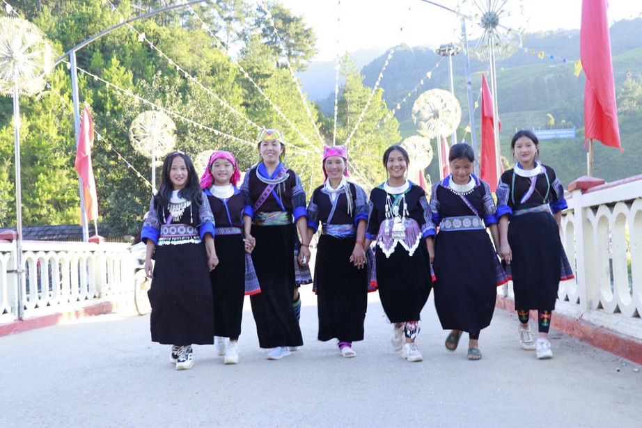 Phơi phới Tết Độc lập 2/9 ở T&acirc;y Bắc - Ảnh 2.