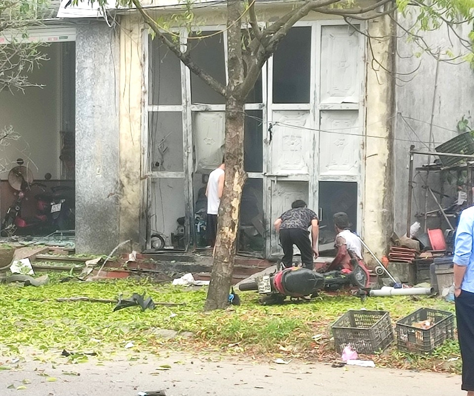 Quảng Ninh: Nổ kh&iacute; gas khiến ba người trong một gia đ&igrave;nh bị thương - Ảnh 1.