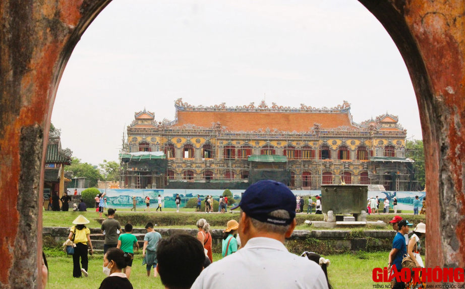 Chiêm ngưỡng ngôi điện chỉ còn nền móng sau 5 năm đầu tư phục hồi trong Đại Nội Huế - Ảnh 9. Chiêm ngưỡng ngôi điện chỉ còn nền móng sau 5 năm đầu tư phục hồi trong Đại Nội Huế - Ảnh 9.