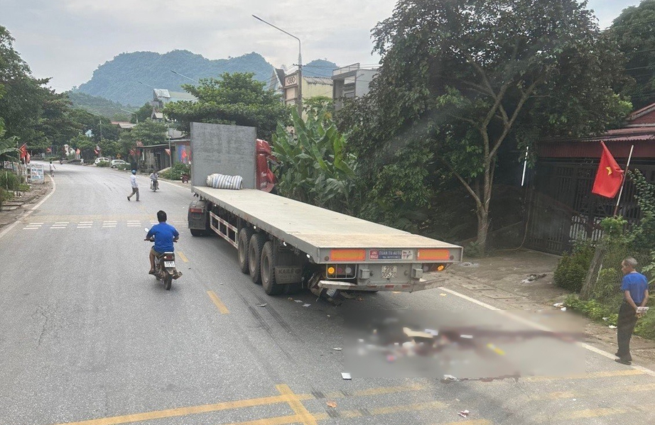 H&agrave; Giang va chạm giao th&ocirc;ng li&ecirc;n ho&agrave;n khiến 2 người thương vong - Ảnh 1.