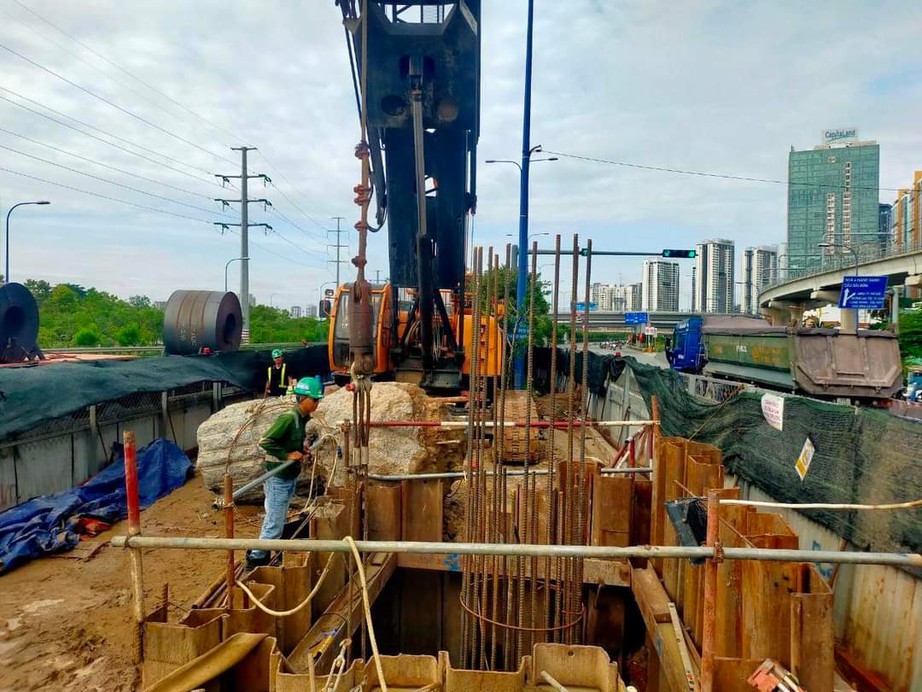 C&ocirc;ng tr&igrave;nh cầu bộ h&agrave;nh tuyến metro số 1 thi c&ocirc;ng  xuy&ecirc;n lễ 2/9 - Ảnh 3.