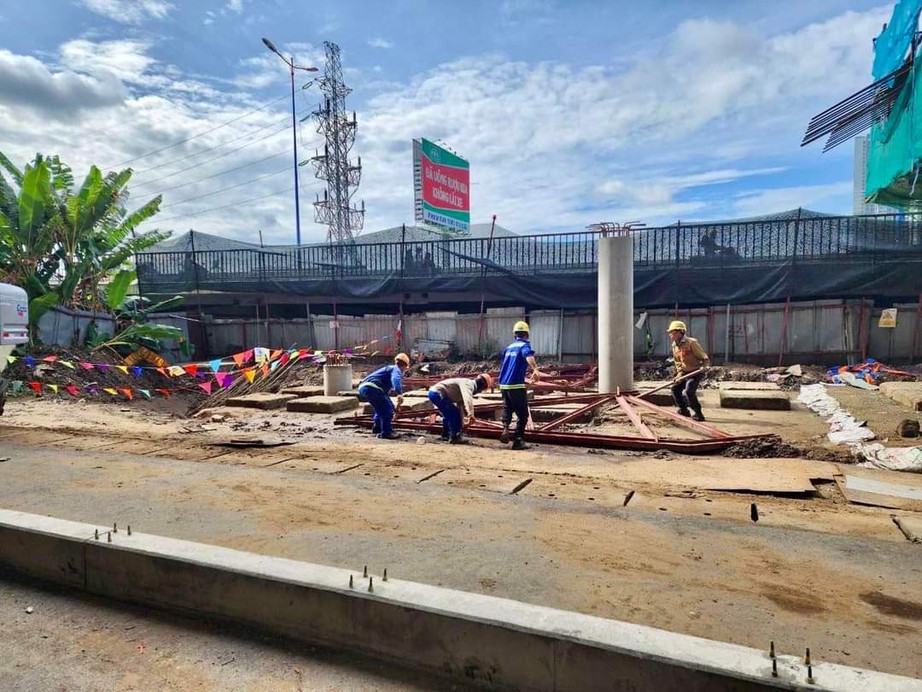 C&ocirc;ng tr&igrave;nh cầu bộ h&agrave;nh tuyến metro số 1 thi c&ocirc;ng  xuy&ecirc;n lễ 2/9 - Ảnh 1.