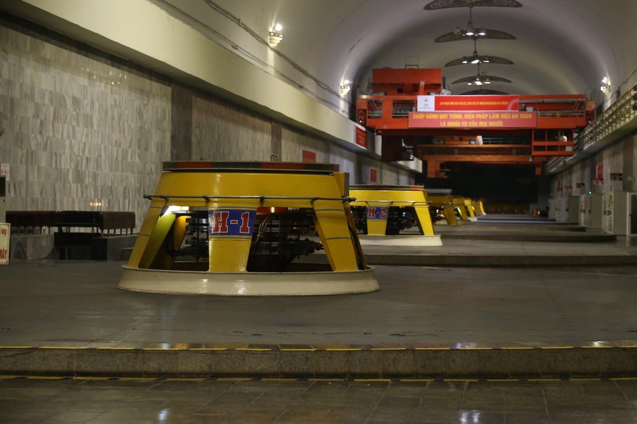 Sửa Luật để nâng cao ý thức tiết kiệm điện - Ảnh 2. Sửa Luật để nâng cao ý thức tiết kiệm điện - Ảnh 2.