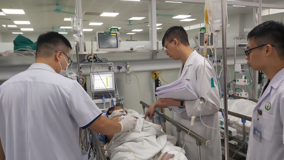 Ng&agrave;y cuối nghỉ lễ 2/9, nườm nượp bệnh nh&acirc;n đổ về BV Việt Đức

 - Ảnh 2.