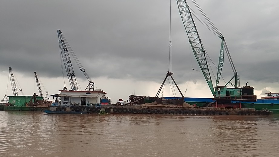 Sai phạm trong khai th&aacute;c c&aacute;t ở An Giang l&agrave;m cao tốc Ch&acirc;u Đốc - Cần Thơ - S&oacute;c Trăng gặp kh&oacute; - Ảnh 1.