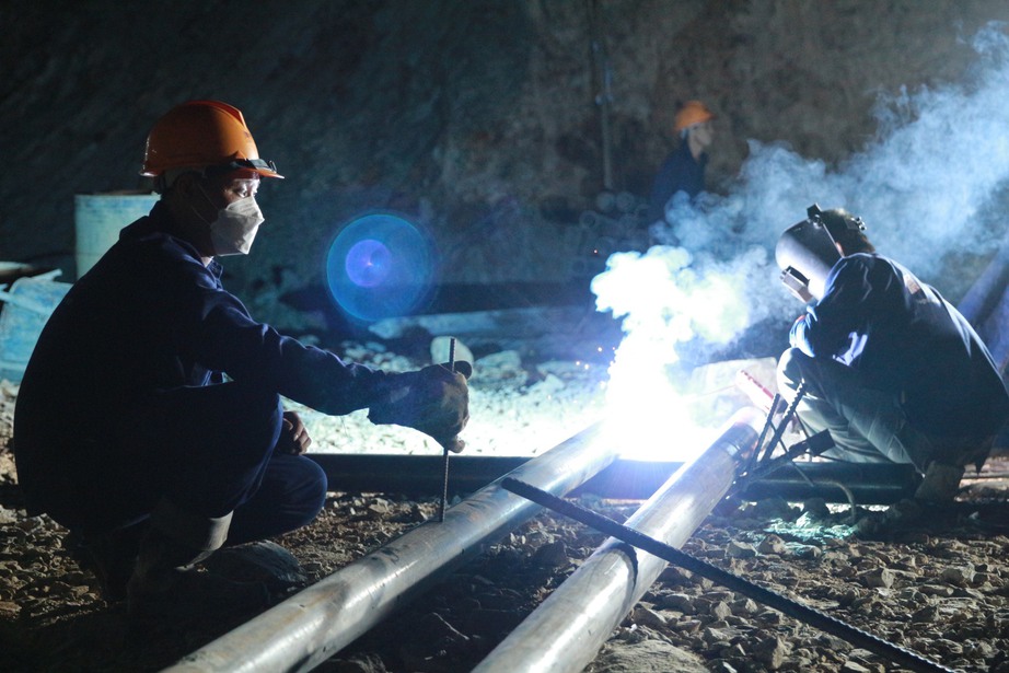 Nhộn nhịp tr&ecirc;n c&ocirc;ng trường Cao tốc Quảng Ng&atilde;i-Ho&agrave;i Nhơn  - Ảnh 7.