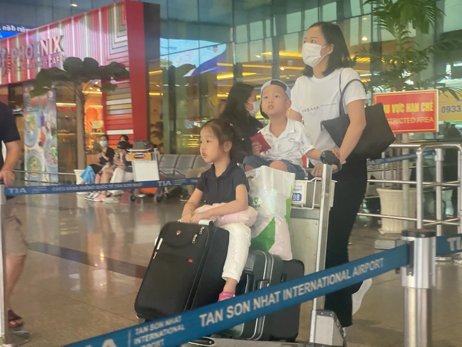 Hơn 700 chuyến bay cất hạ c&aacute;nh tại T&acirc;n Sơn Nhất trong ng&agrave;y cuối c&ugrave;ng nghỉ lễ Quốc kh&aacute;nh 2/9 - Ảnh 4.
