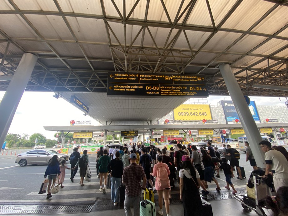 Hơn 700 chuyến bay cất hạ c&aacute;nh tại T&acirc;n Sơn Nhất trong ng&agrave;y cuối c&ugrave;ng nghỉ lễ Quốc kh&aacute;nh 2/9 - Ảnh 8.
