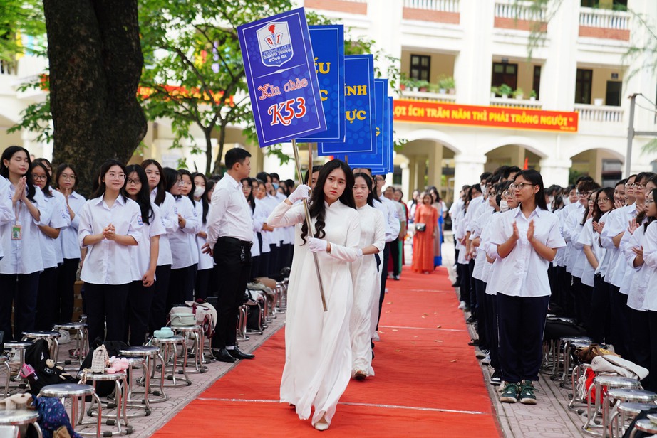 Gần 23 triệu học sinh cả nước bước v&agrave;o năm học mới - Ảnh 1.