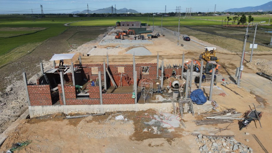 Rầm rộ x&acirc;y dựng nh&agrave; tr&ecirc;n c&aacute;c khu t&aacute;i định cư dự &aacute;n cao tốc - Ảnh 5.