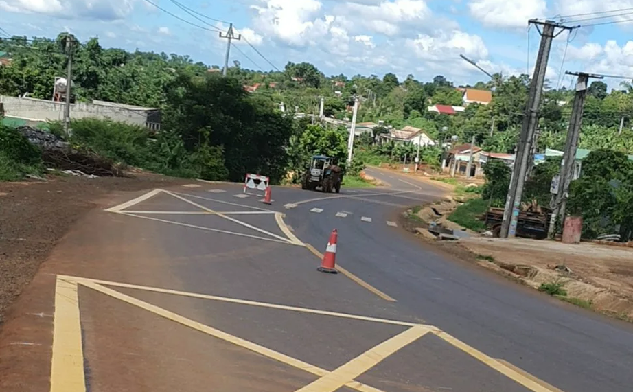 Gia Lai: Tăng cường nhận diện vị tr&iacute; tiềm ẩn TNGT tr&ecirc;n tỉnh lộ 663 - Ảnh 1.