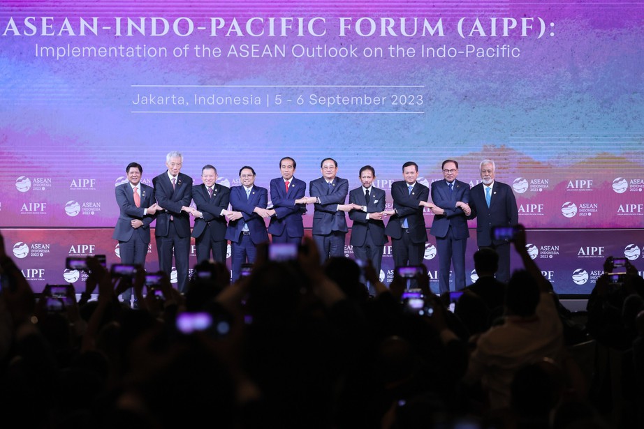 Thủ tướng: Tự cường v&agrave; đo&agrave;n kết để c&aacute;c đối t&aacute;c t&ocirc;n trọng vai tr&ograve; trung t&acirc;m của ASEAN - Ảnh 2.