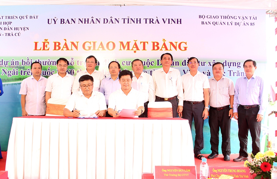 B&agrave;n giao đất x&acirc;y cầu 8.000 tỷ, r&uacute;t ngắn 80km từ miền T&acirc;y về TP.HCM - Ảnh 1.