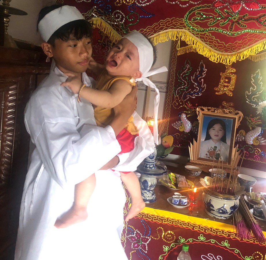 B&aacute;o Giao th&ocirc;ng trao gần 10 triệu đồng của bạn đọc sẻ chia với nạn nh&acirc;n tai nạn - Ảnh 2.