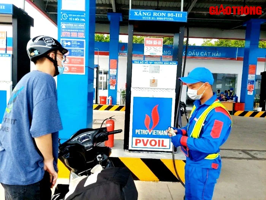 Khẩn trương kìm giá xăng dầu - Ảnh 2. Khẩn trương kìm giá xăng dầu - Ảnh 2.