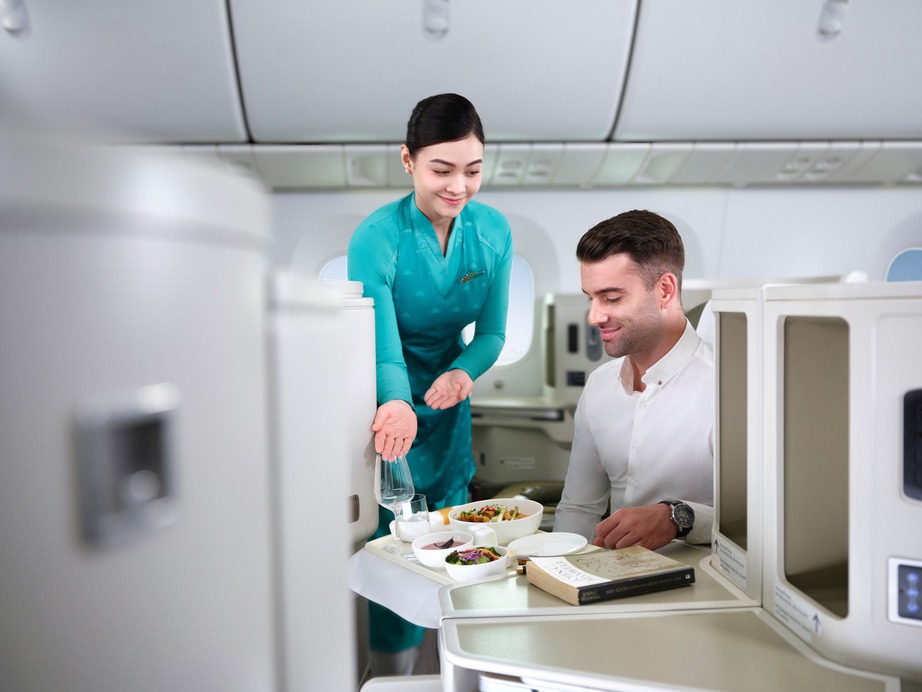 Vietnam Airlines kh&ocirc;i phục gần 90% tần suất bay quốc tế - Ảnh 1.