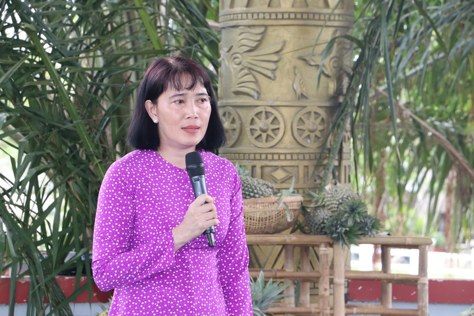 Hậu Giang sẽ dệt vải từ kh&oacute;m cầu Đ&uacute;c để may &aacute;o b&agrave; ba - Ảnh 3.