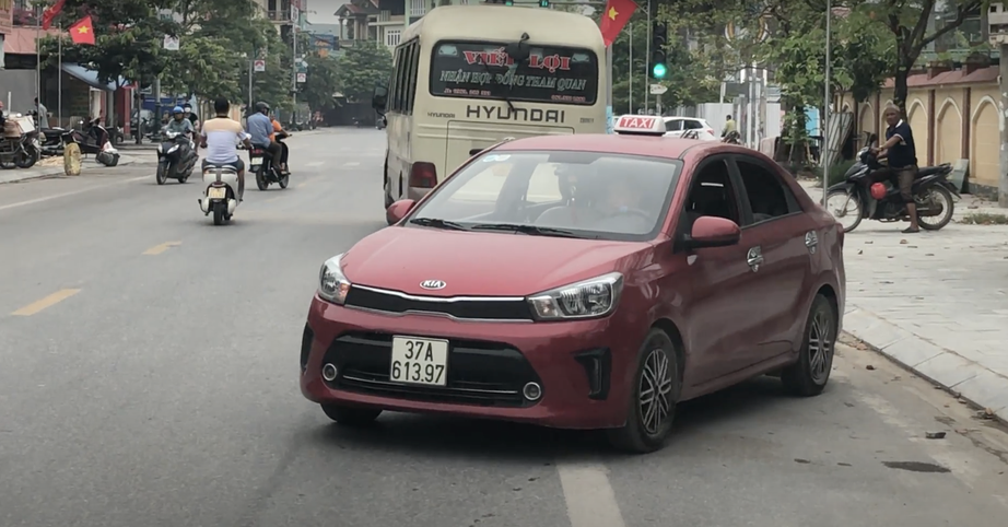 Nhức nhối nạn taxi d&ugrave; ở Nghệ An: "Đ&atilde; nhiều lần kiến nghị l&ecirc;n UBND tỉnh" - Ảnh 2.