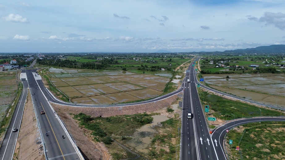 Ph&oacute; chủ nhiệm Ủy ban Kinh tế Quốc hội kiểm tra hai tuyến cao tốc qua Đồng Nai, B&igrave;nh Thuận - Ảnh 3.