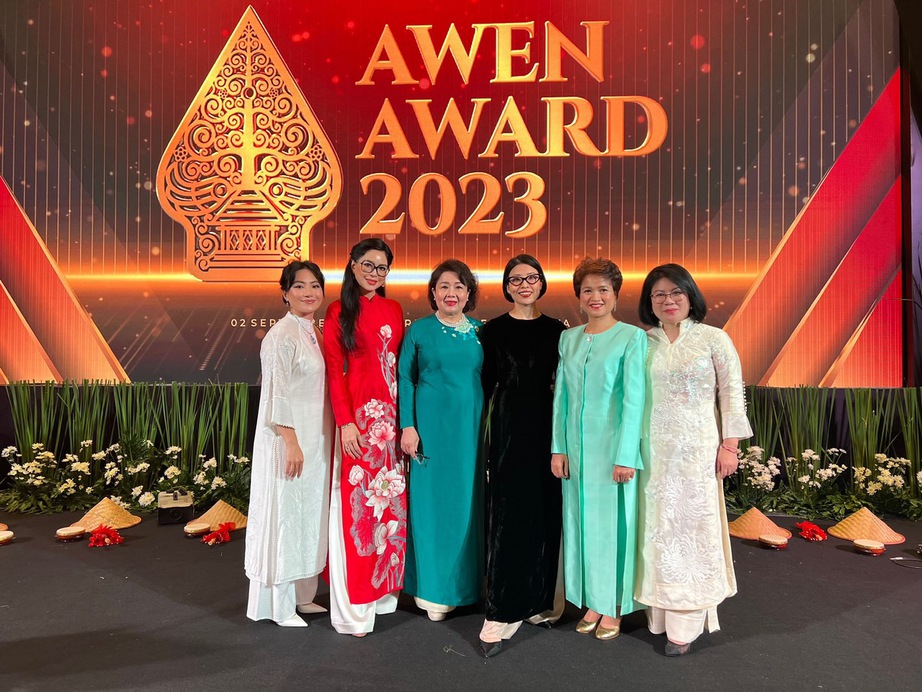 Tổng Gi&aacute;m đốc IPPG, b&agrave; L&ecirc; Hồng Thuỷ Ti&ecirc;n được ASEAN &ndash; AWEN AWARD 2023 vinh danh - Ảnh 1.