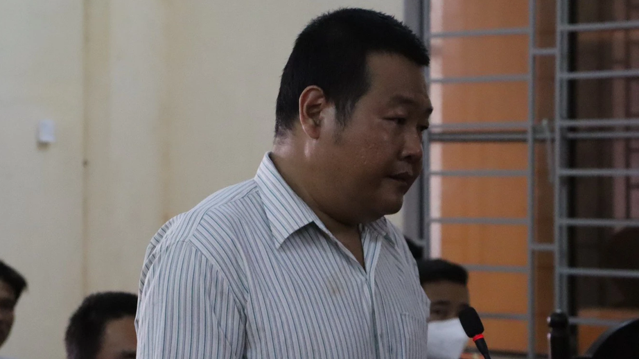 Nh&oacute;m ngư phủ h&agrave;nh hạ đồng nghiệp tr&ecirc;n t&agrave;u c&aacute; ở C&agrave; Mau l&atilde;nh &aacute;n - Ảnh 2.