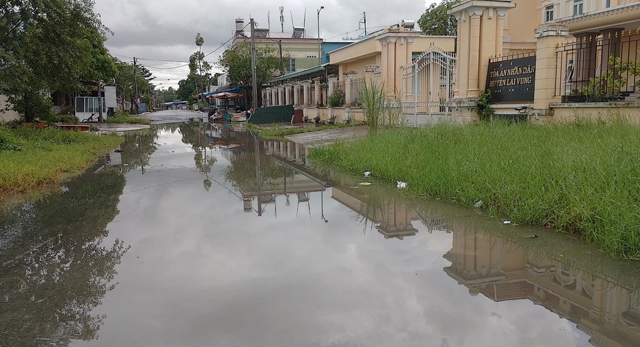 Tuyến đường đầy ổ g&agrave;, người d&acirc;n la l&agrave;ng, la x&oacute;m - Ảnh 3.