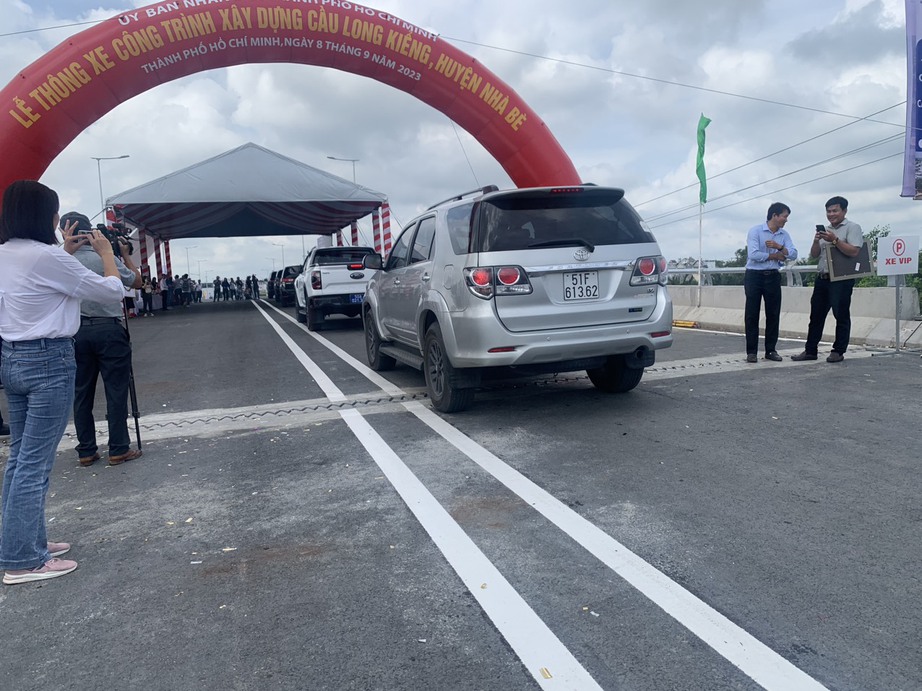 Cầu Long Kiểng chính thức thông xe sau 22 năm chờ đợi - Ảnh 1. Cầu Long Kiểng chính thức thông xe sau 22 năm chờ đợi - Ảnh 1.