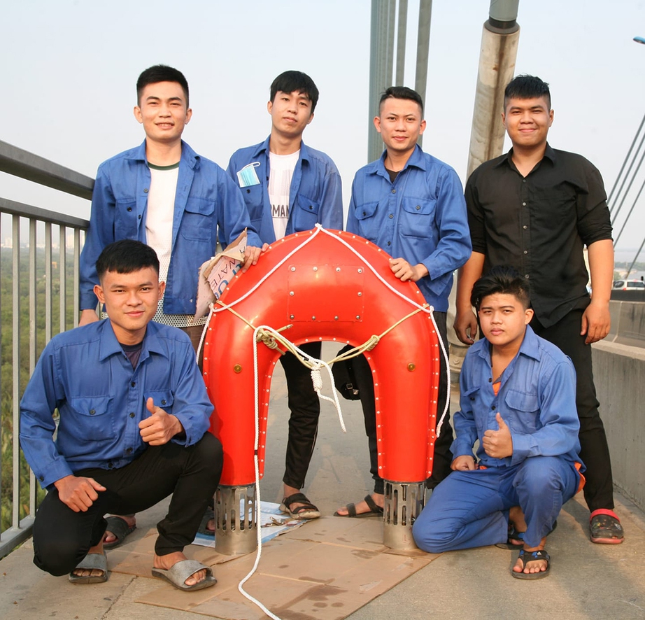 Nh&oacute;m sinh vi&ecirc;n chế tạo phao cứu sinh điều khiển từ xa  - Ảnh 1.