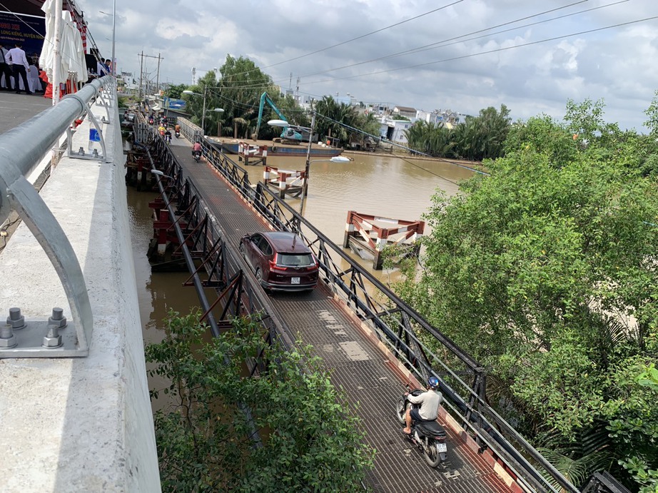 Cầu Long Kiểng chính thức thông xe sau 22 năm chờ đợi - Ảnh 2. Cầu Long Kiểng chính thức thông xe sau 22 năm chờ đợi - Ảnh 2.