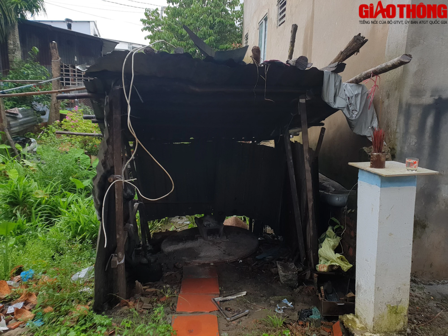 Xấp v&eacute; số mỏng dần của người đ&agrave;n &ocirc;ng vừa tai biến th&igrave; bị tai nạn giao th&ocirc;ng - Ảnh 2.