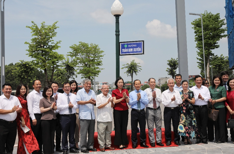 Hai nh&agrave; b&aacute;o được đặt t&ecirc;n đường tại Bắc Giang - Ảnh 2.