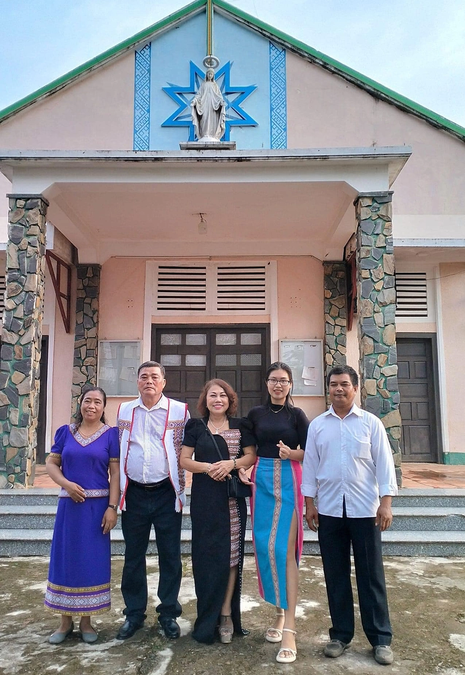 Đ&aacute;m cưới đặc biệt của Siu Black v&agrave; cựu cầu thủ b&oacute;ng chuyền - Ảnh 2.